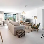 Lme4.bb Sb4.bb- Apotel Mesas By Roomservices Estepona